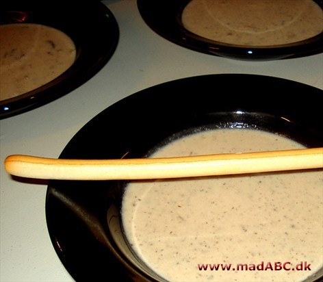Champignonsuppe med grissini Champignonsuppe med grissini