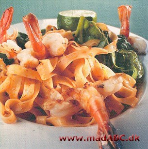 Chilipasta med store rejer, lime og spinat