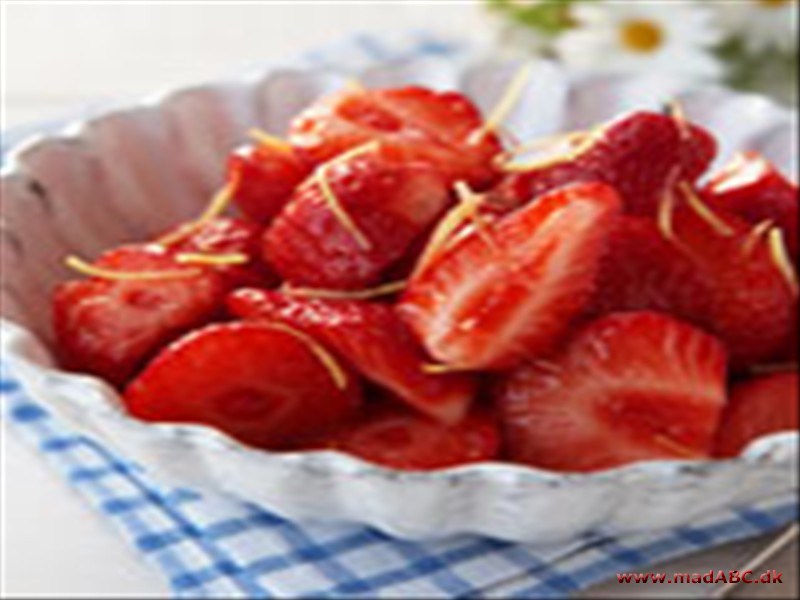 Citronmarinerede jordbær
