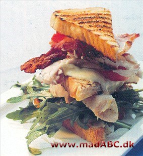Clubsandwich med kylling og bacon Clubsandwich med kylling og bacon