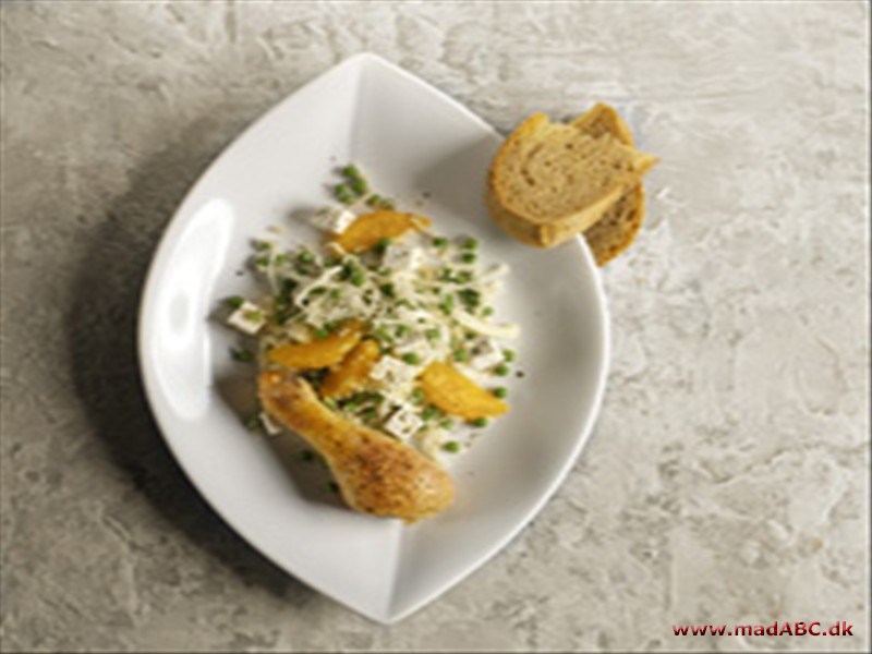 Couscoussalat med ost og appelsin Couscoussalat med ost og appelsin