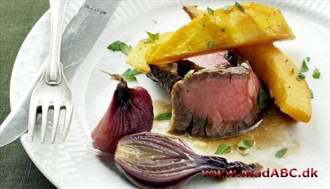 Côte de boeuf med bagte løg og græskar Côte de boeuf med bagte løg og græskar