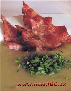 Efterårssuppe med kalkunbacon En god og kraftig suppe til kolde dage. Man kan med fordel lave dobbelt portion - så er der nem mad til dagen efter.
