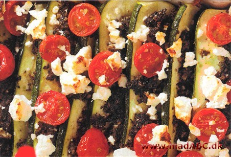 Feta-courgetter Akropolis; den græske kogekunst: Varianten med courgetter - pakket ind i alufolie - egner sig også perfekt til en grillaften med ......