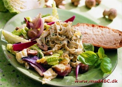 Fettuccine med savoykål og champignoner