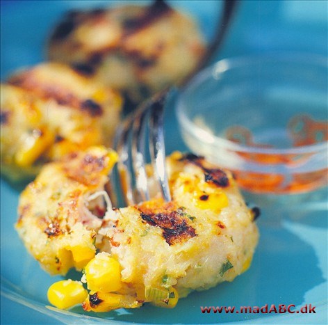 Fiskefrikadeller med krabbekød og chilisauce