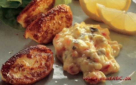 Fiskefrikadeller med picklesdressing. Fiskefrikadeller med picklesdressing.