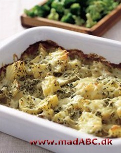 Flødebagte kartofler og broccoli med roastbeef