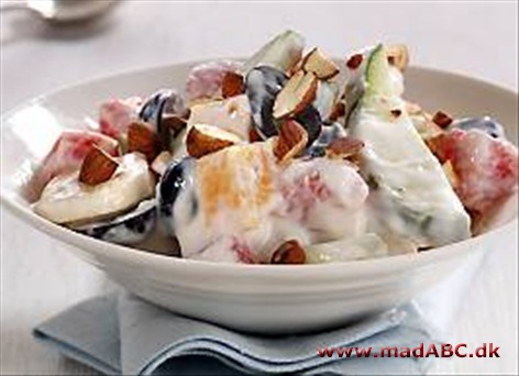 Frugtsalat - fedtfattig Hvis du vil tabe dig; En portion svarende til 1⁄6 af hele frugtsalaten kan spises som mellemmåltid. Eller 1⁄3 kan spises som morgenmad.