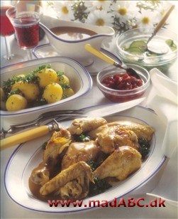 Gammeldags stegt kylling med agurkesalat - Marie's