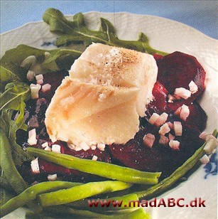 Hellefisk med marinerede rødbeder, rucolasalat og grønne bønner Hellefisk med marinerede rødbeder, rucolasalat og grønne bønner