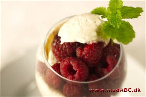 Hindbær med vanillecreme Hindbær med vanillecreme