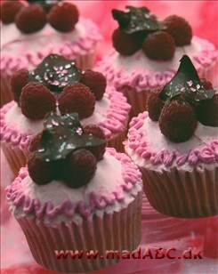 Hvid chokolade og hindbær cupcakes Hvid chokolade og hindbær cupcakes