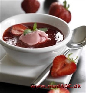 Jordbærsuppe med jordbæris Jordbærsuppe med jordbæris