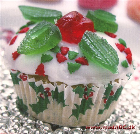 Julefrugt med hvid fondant cupcakes Julefrugt med hvid fondant cupcakes
