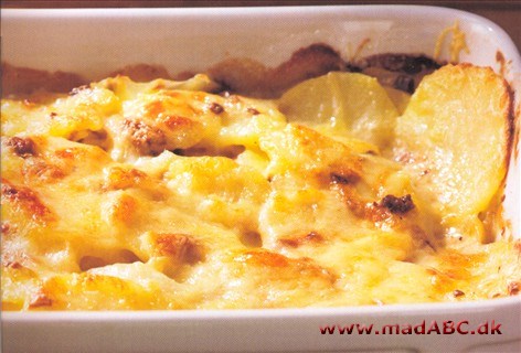 Kartoffelgratin med rørhatte Så hurtigt kan en ganske enkel kartoffelgratin forvandles til en lille, fornem ovnret - blot ved at tilføje rørhatte og gruyere