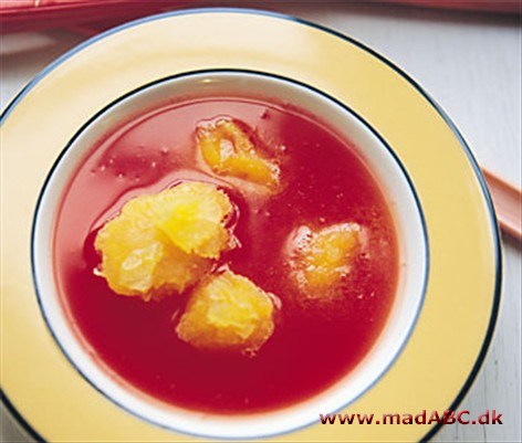 Kold rabarbersuppe med appelsin-isbjerg Kold rabarbersuppe med appelsin-isbjerg