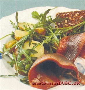 Kryddersild med lun kartoffelsalat Kryddersild med lun kartoffelsalat