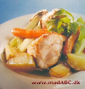 Kylling med ragout af kartofler, gulerødder og løvstikke Kylling med ragout af kartofler, gulerødder og løvstikke