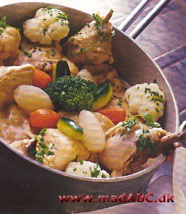 En blanquette er på fransk en gryderet. Retten laves ofte på kalv. Her laves retten dog på kylling og serveres med dejlige grøntsager, så som majroer, courgetter og gulerødder. 
