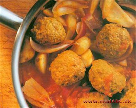 Kødboller og majroer i tomatsauce Kødboller og majroer i tomatsauce