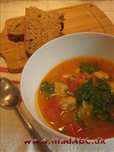 Let tomatsuppe med muslinger Let tomatsuppe med muslinger