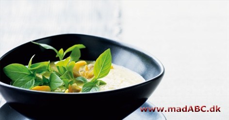 Majssuppe med muslinger Giv frosne majs en chance, og få fyldig og velsmagende suppe på ingen tid. Her serverer vi suppen med dampede muslinger
