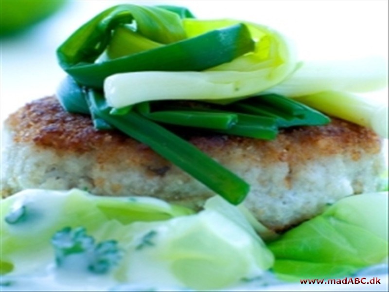 Mørksejkrebinetter med persillesauce og kartofler Yes, det er fiskedag idag - det er sej(t) og intet mindre end persillesauce til