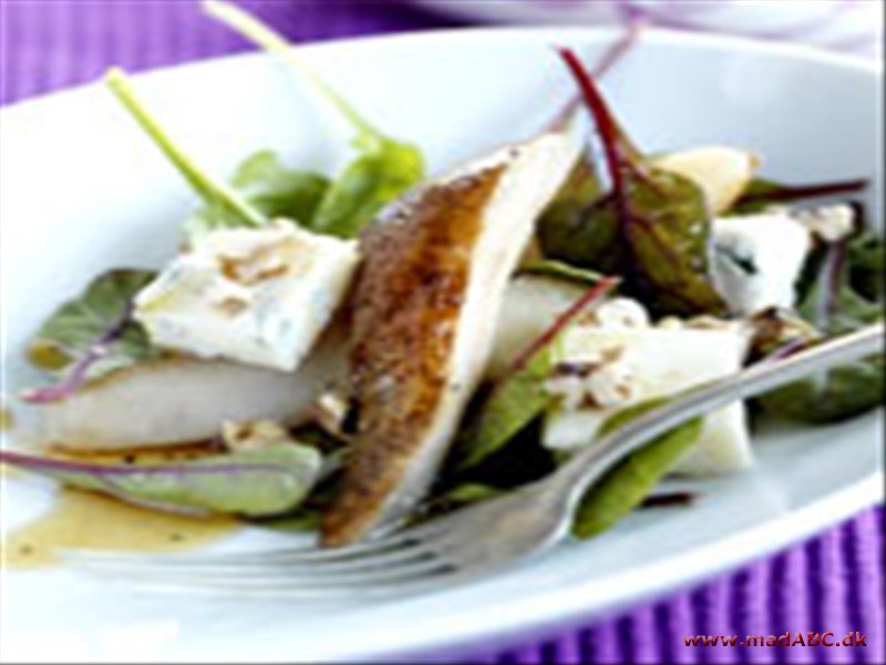 Ost og pæresalat med varm dressing Ost og pæresalat med varm dressing