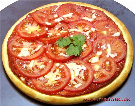 Oste-tomat pizza