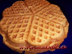 Ostevafler, Bo Bedres Vafler smager fantastisk og ost smager fantastisk, så hvorfor ikke kombinere de to til noget virkelig lækker? Ostevaflerne er lette og hurtige at lave. Lækkert som snack.