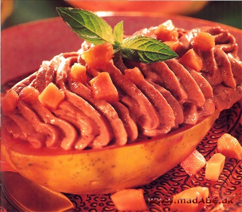 Sødt til dessert - og denne eksotiske papajacreme med kakao er en dessert for rigtige slikmunde.
