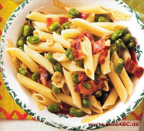 Pasta, bønner og bacon Ingen dansk-italiensk blanding, men en enkel og forførende pastaret. Nudelissimo!