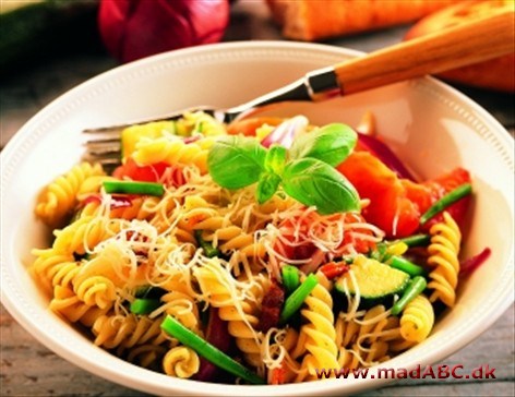 Pasta med grov grønsagssauté Pasta med grov grønsagssauté