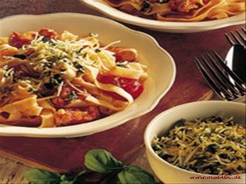 Pasta med kalkun og tomat Pasta med kalkun og tomat