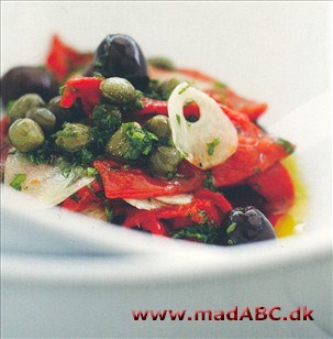 Peberfrugter i aske med kapers og oliven