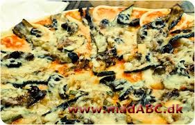 Pizza alle zucchine Pizza alle zucchine eller pizza med squash er et let og hurtigt alternativ til aftensmaden eller frokosten. Pizzaen laves med sardeller som er tørsaltede ansjoser.