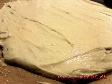 Pizza Glutenfri Hvis du er glutenallergiker med elsker pizza så prøv denne opskrift på en pizzadel helt uden gluten. I stedet bruges semper glutenfri mix. Fyldet kan du helt selv bestemme.