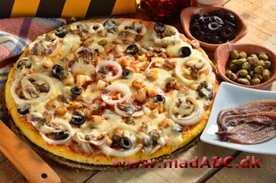 Pizza ladiére laves med løg, ansjoser og sorte nicoise oliven. Pizzaen er super nem at lave, og kan bruges som nem og hurtig aftensmad, som frokostret eller kan puttes i madpakkerne. 