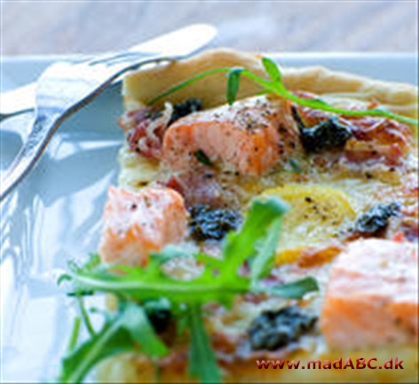 Pizza med ørred og bacon Lækker pizza med ørred og bacon til aftensmaden eller til frokost. I stedet for ørred kan laks anvendes.