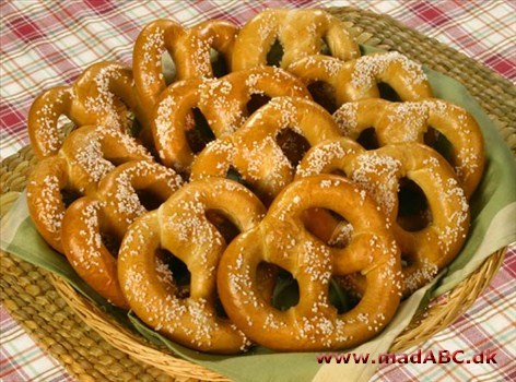 Pretzels er en velsmagende og med en rig historie. Vidste du, at saltkringler blev opfundet af munke? I dag er saltkringler er en populær snack rundt om i verden.