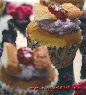 Påske lavendel sommerfugle cupcakes