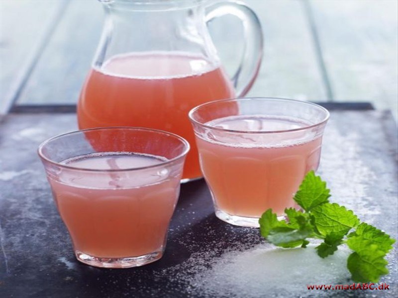 Rabarbersaft med ingefær