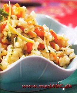 Risotto med citron og urter Mild kørvel og meget citronskal giver masser af sommerfriskhed til denne risotto med gulerod. Prøv den som lækker aftensmad for hele familien.