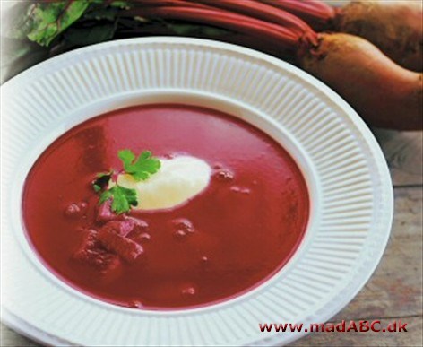 Rødbedesuppe med pocheret fisk Rødbedesuppe med pocheret fisk
