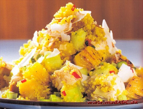 Salat med couscous og kokos Har du nogen sinde prøvet at lave couscous? Helt ærligt, det er nemmere end at koge vand!