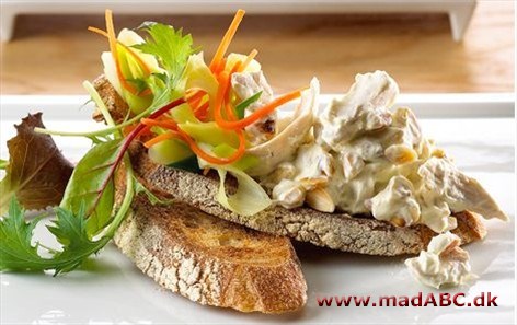 Salat med kylling og mandler Salat med kylling og mandler