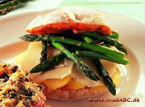 Sandwich med kartoffel, emmentaler og asparges