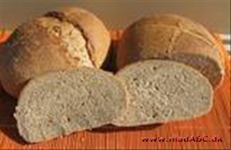 Her er en simpel basisopskrift på et lækkert og hurtigt sigtebrød. Brødet smager selvfølgeligt bedst lun fra ovnen, men kan for eksempel også bruges til snacks i løbet af dagen. 