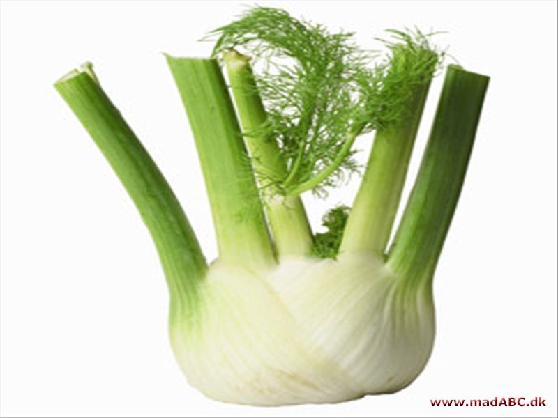 Skinke med fennikel i ovn. Simpel ret med kogt skinke og fennikel, der sammen bliver bagt i ovnen. Kan bruges til frokost eller aftensmad og serveres med creme fraiche og flutes.